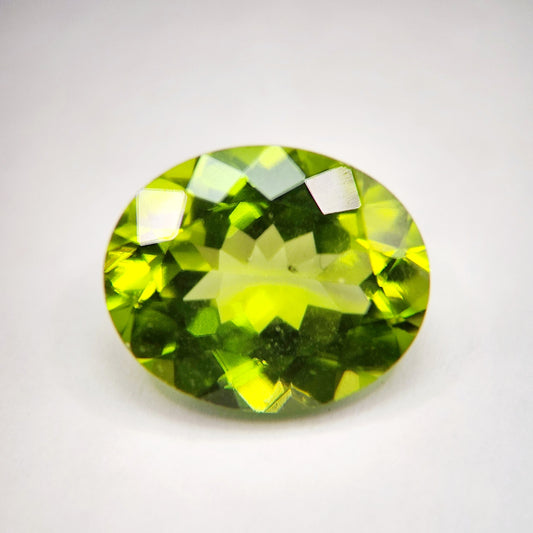 Peridot - Fine Step Cut | 3.73 Carat