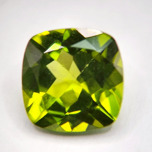 Peridot - Radiant  Cut | 3.15 Carat