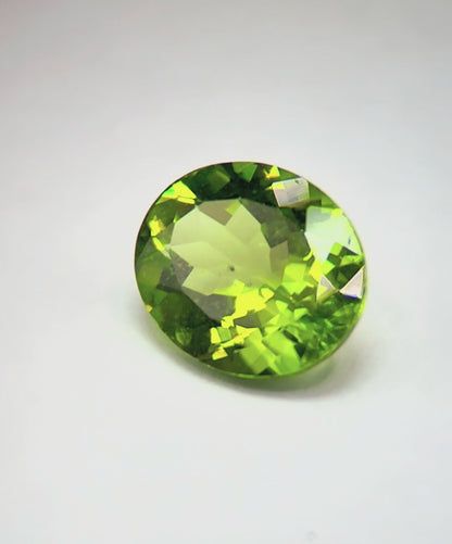 Peridot - Fine Step Cut | 3.73 Carat