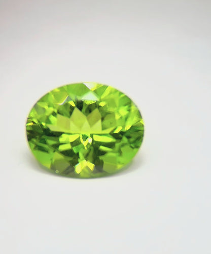 Peridot - Brilliant Cut | 3.67 Carat