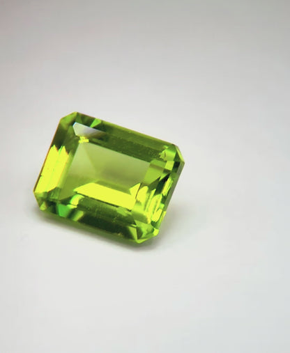 Peridot - Emerald Cut | 2.65 Carat