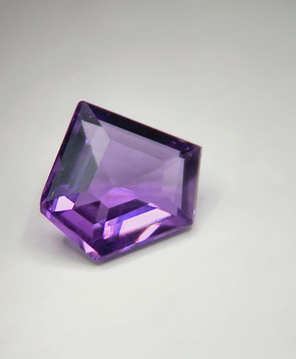 Amethyst - Fine step Cut | 2.44 Carat